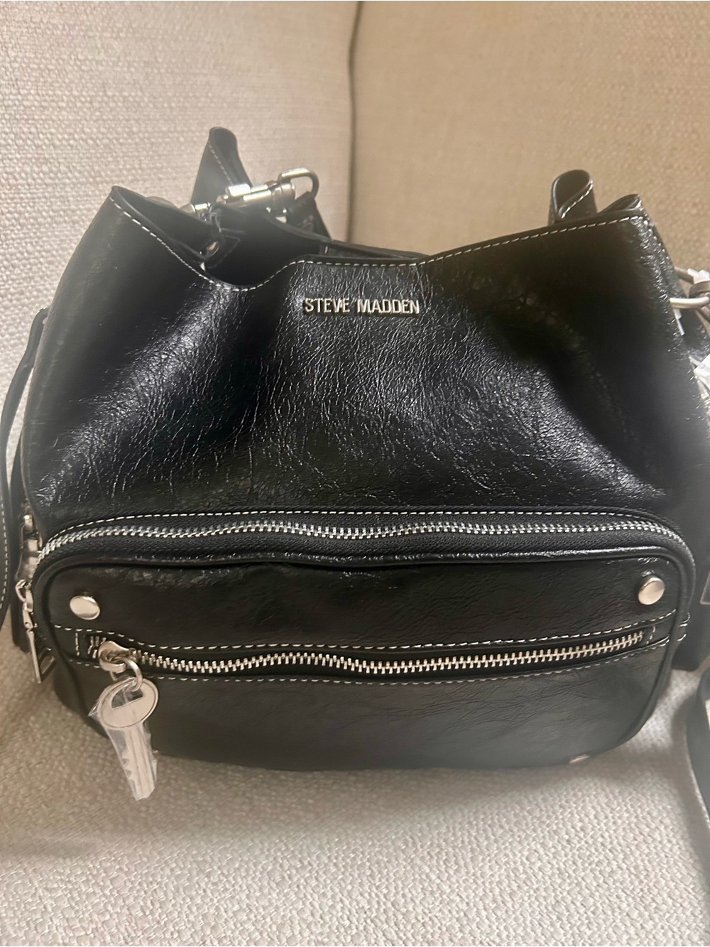 Steve Madden Viral Hobo Shoulder Crossbody with Front Zip Pocket - Picture 2 of 6
